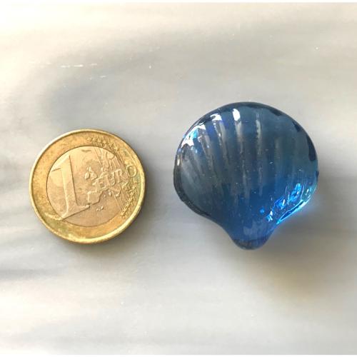 Bille forme coquille saint Jacques bleu saphir translucide diamètre 27 mm à l'unité en verre 