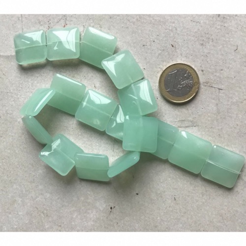 Vert céladon opalescent carré pampille en cristal taillé 20 par 20 mm par 17 unités
