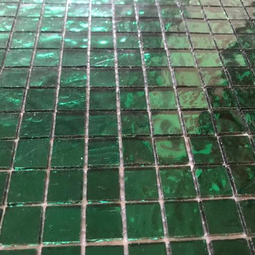 Vert émeraude foncé mosaïque miroir martelé par plaque 30 cm