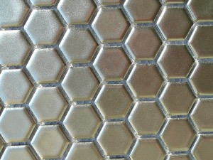 Argent mosaïque émaux métallisé 2.3 cm hexagone plaque de 26.5 par 29.5 cm