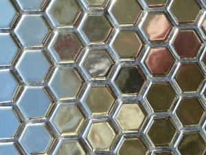 Argent mosaique brillant émaux métalissé 2.3 par 2.3 cm hexagone plaque de 26.5 par 29.5 cm