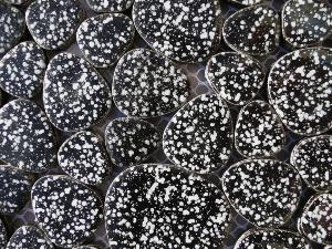 Noir mosaïque galet émaillé noir moucheté plaque de 32 cm