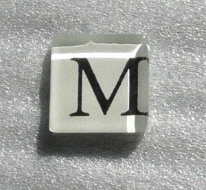 Mosaïque alphabet lettres "m" vétrocristal 2 par 2.cm