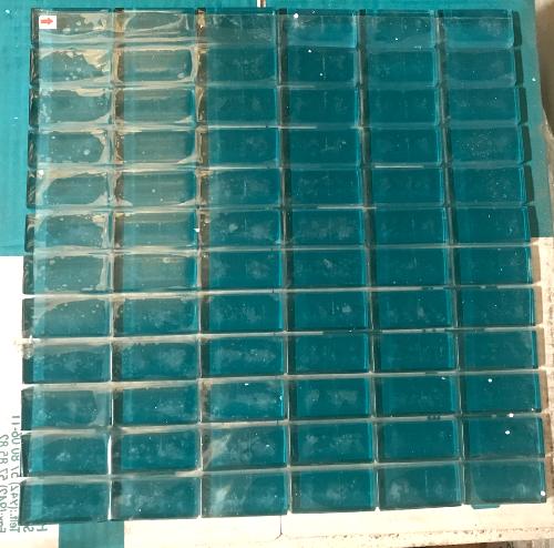 Vert turquoise foncé uni rectangle 2.4 par 4.8 cm épaisseur 8 mm mosaïque émaux vetrocristal par plaque de 30 cm