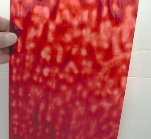 Rouge mottle verre translucide ondulé plaque de 20 par 30 cm
