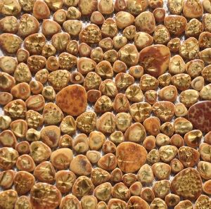 Brun mosaïque givré caramel galet émaillé par plaque 30.5 cm