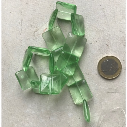 Vert translucide carré pampille en cristal taillé 20 par 20 mm par 17 unités