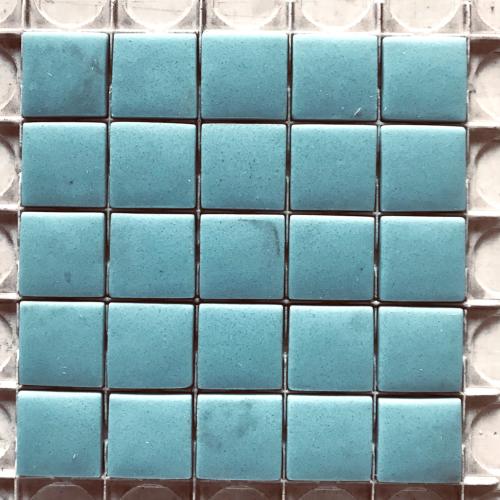 Bleu cyan clair piscine mosaïque émaux brillant bord droit 2,3 cm par plaquette 20 carreaux