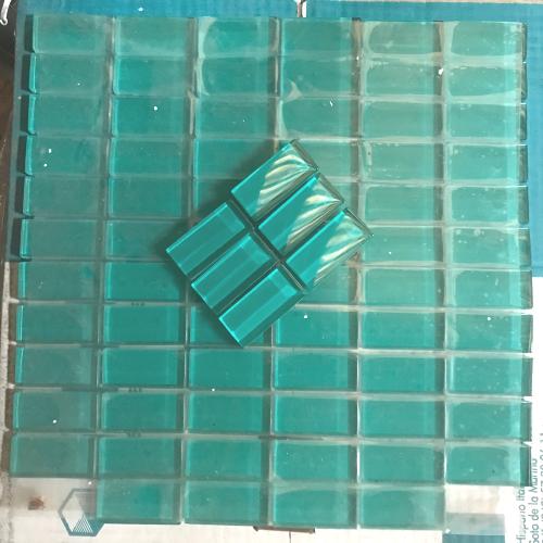 Vert  turquoise uni rectangle 2.4 par 4.8 cm épaisseur 8 mm mosaïque émaux vetrocristal par plaque de 30 cm