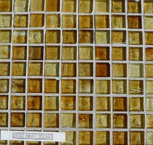 Jaune ambre  brillant 1.5 par 1.5cm mosaïque verre artisanal par plaque de 10.par 10 cm