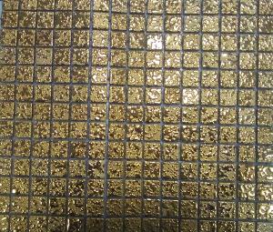 Jaune doré mosaïque émaux métallisé 1.85 par 1.85 cm gaufré plaque 30 cm