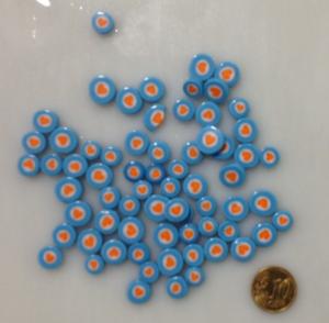 Millefiori bleu clair coeur orange diamètre de 10 mm par 50g