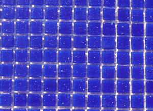 Bleu cobalt uni micro mosaïque pâte de verre par 80 carreaux