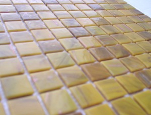 Jaune mosaïque pâte de verre jaune safran gemme par plaque 32,5 cm